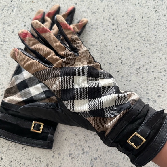 Burberry Accessories - Vintage Burberry Leather Gloves